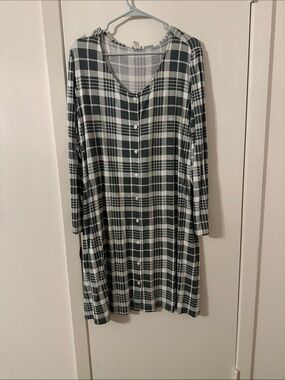kate quinn Black & White Plaid Long-Sleeve Button Front Nightshirt